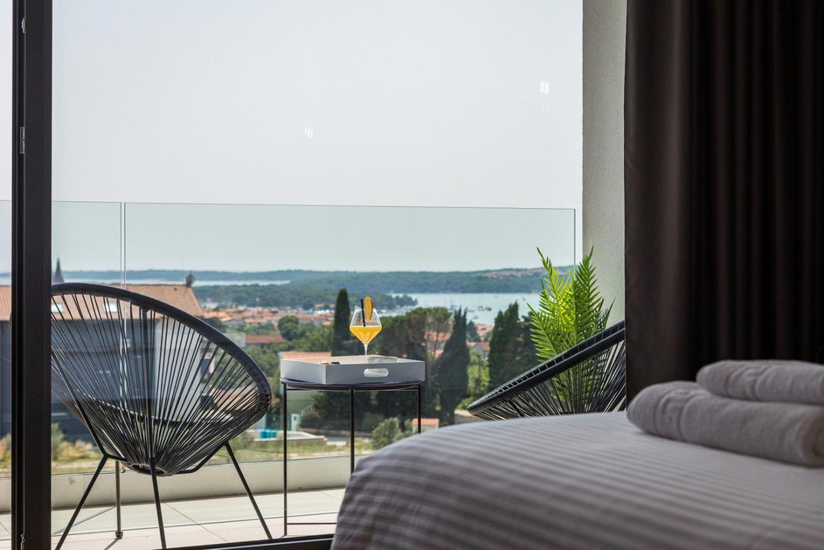 Luxury Taboo Villa & Spa In Medulin For 8 People With Heated Pool- Wellness & Sea View Kültér fotó