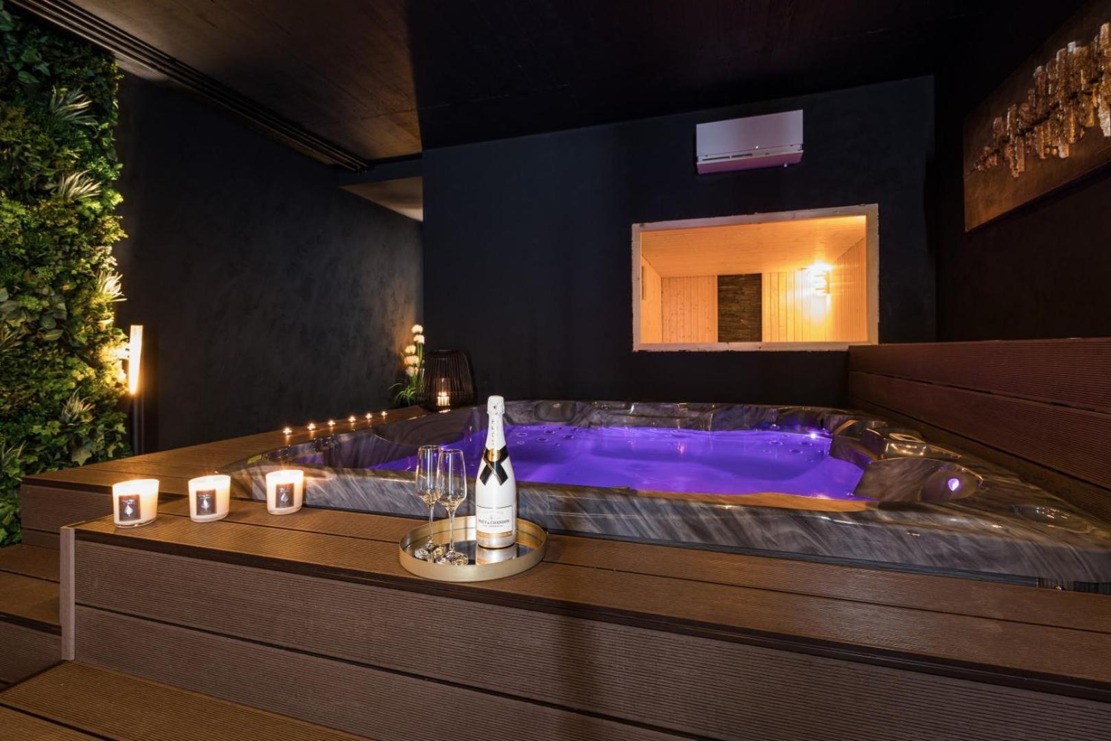 Luxury Taboo Villa & Spa In Medulin For 8 People With Heated Pool- Wellness & Sea View Kültér fotó